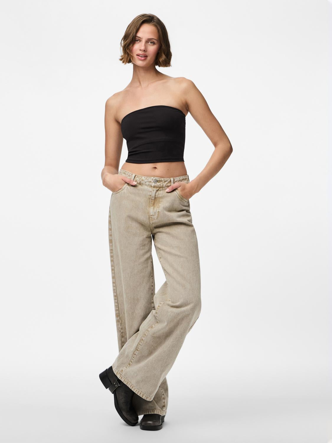 model_shot-front_full